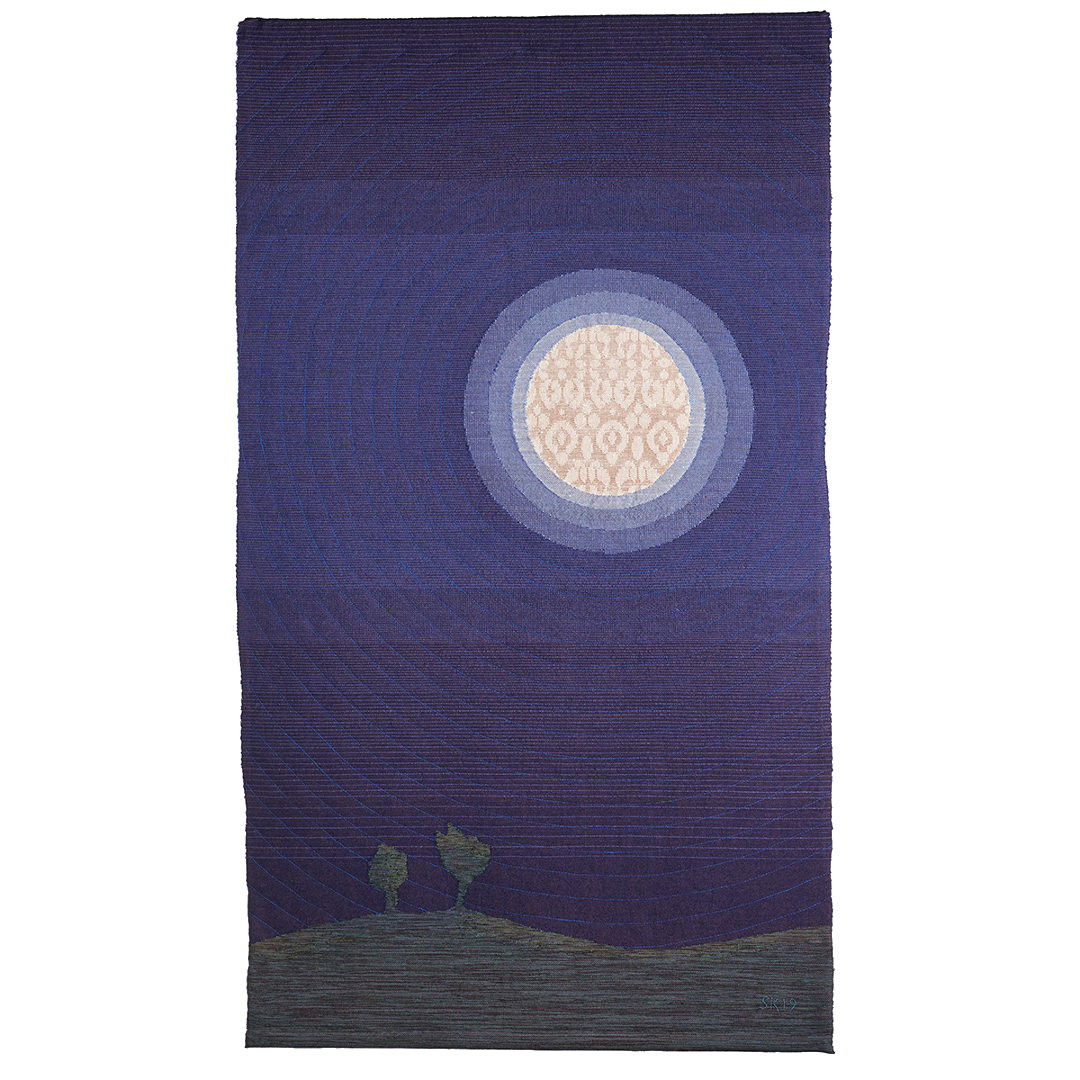 The picture shows a textile artwork, the subject of which is the moon over a meadow.